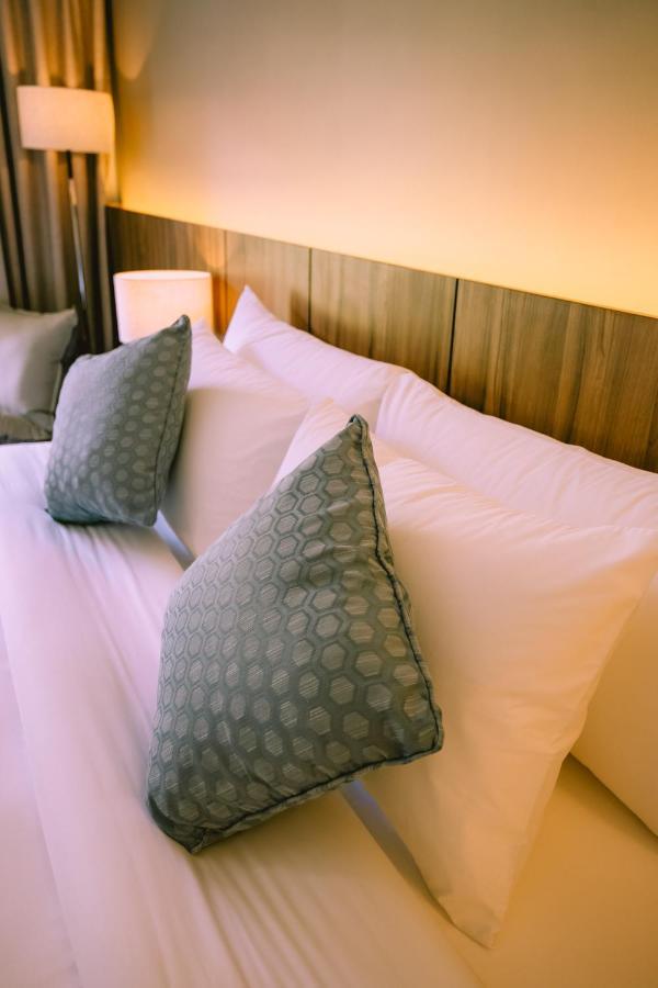 The Maximilian Hotel Cauayan City  Exterior foto